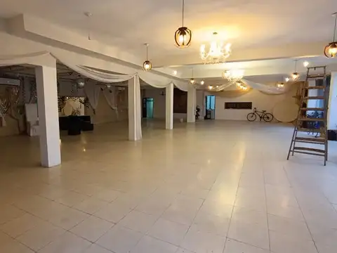 VENTA SALON LOCAL COMERCIAL VELEZ SARSFIELD CÓRDOB