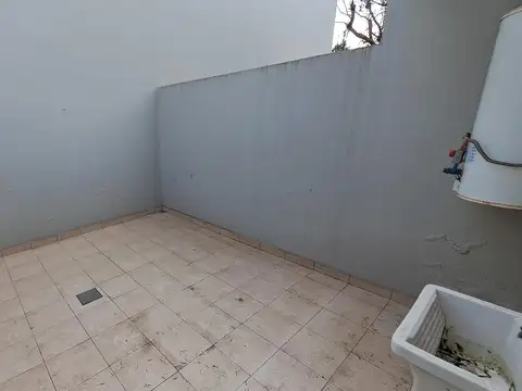 Depto Tipo Casa en Alquiler con 1 cocheras