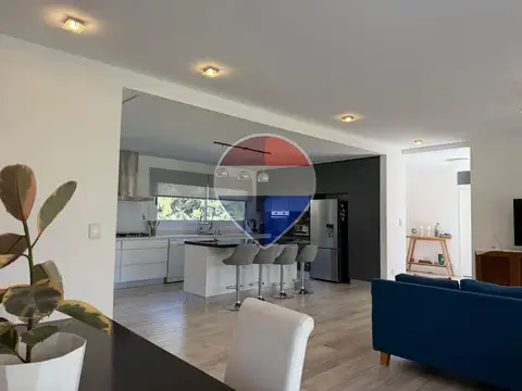 Casa 5 ambientes con 3 baños
