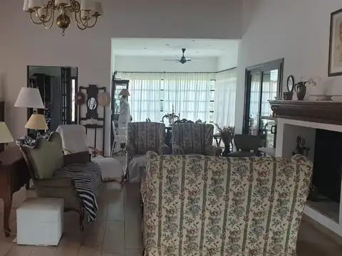 Casa 4 ambientes con 3 baños