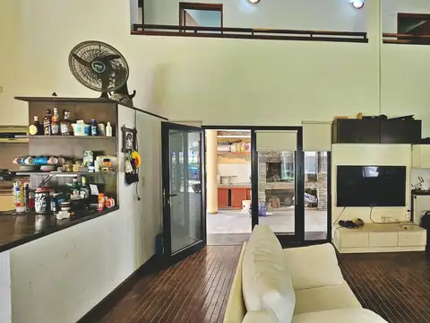 Casa amplia de 3 Dormitorios en Campo Timbo.