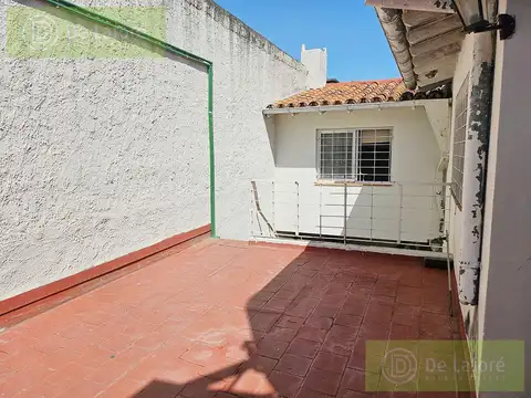 Casa en Alquiler con 2 cocheras