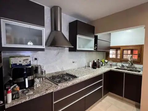 Casa 5 ambientes con 2 baños