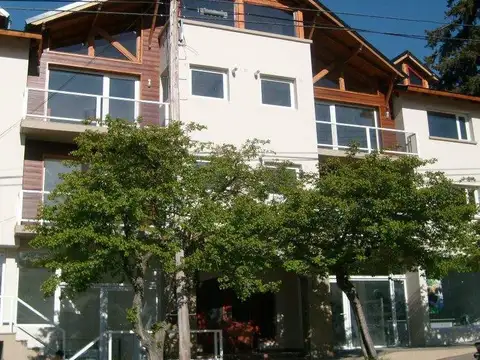 Amplio departamento de un dormitorio apto profesional. Amoblamiento y Cochera opcionales