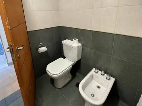 Amplio departamento de un dormitorio apto profesional. Amoblamiento y Cochera opcionales