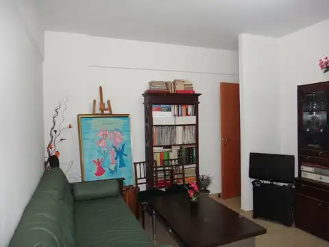 Teniente General Eustoquio Frías 200, Piso 2