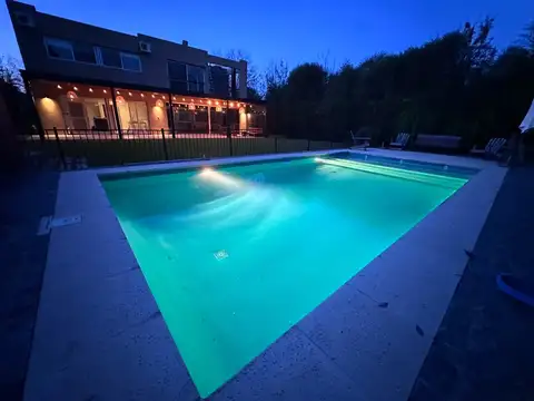 Casa 7 ambientes con 4 baños