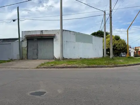 SE VENDE GALPON EN ESQUINA