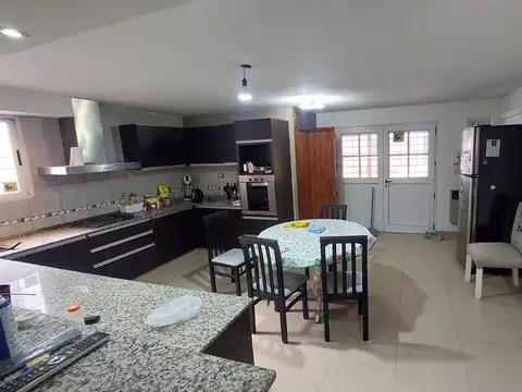 Venta casa 6 ambientes c/ pileta y quincho - Jose C Paz
