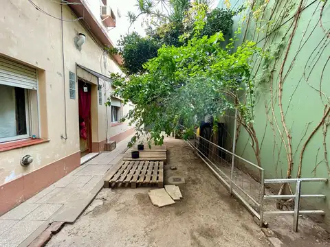 CASA CON GALPON DEPOSITO - 236,28m2 - EXCELENTE UBICACIÓN - PROX CABA Y AVENIDA