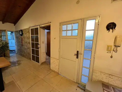 Casa en Venta con 3 cocheras