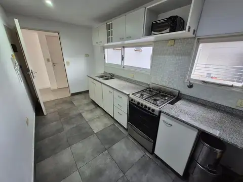 Alvarez Thomas 800, Piso 4