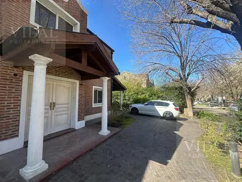 Casa en Venta con 2 cocheras