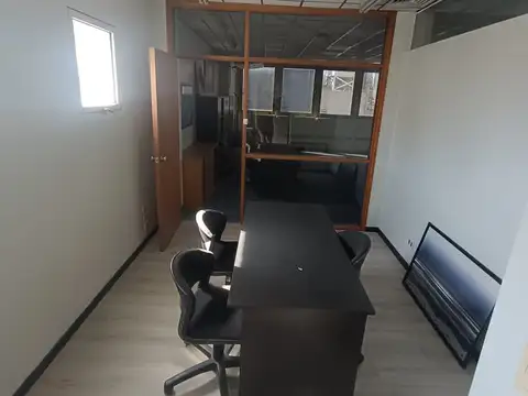 Oficina en Alquiler con 2 cocheras