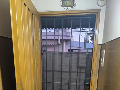 Depto Tipo Casa 2 ambientes con 1 baño