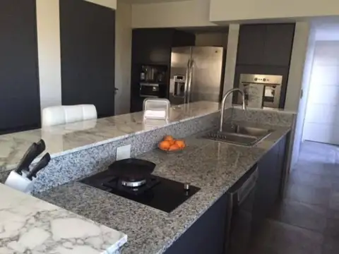 Casa 6 ambientes con 5 baños