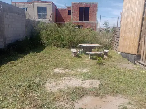 Casa 3 ambientes con 1 baño