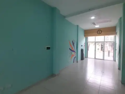 Local en Alquiler en Villa Luzuriaga, $ 400.000