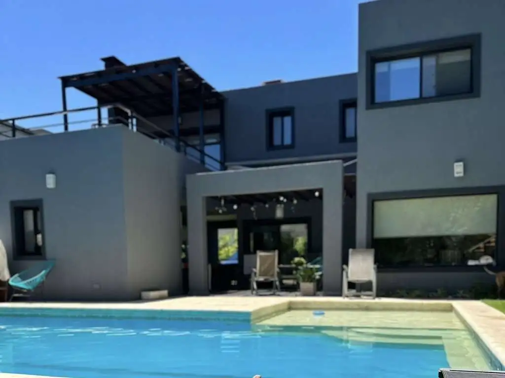 Casa en Alquiler - 3 dormitorios -