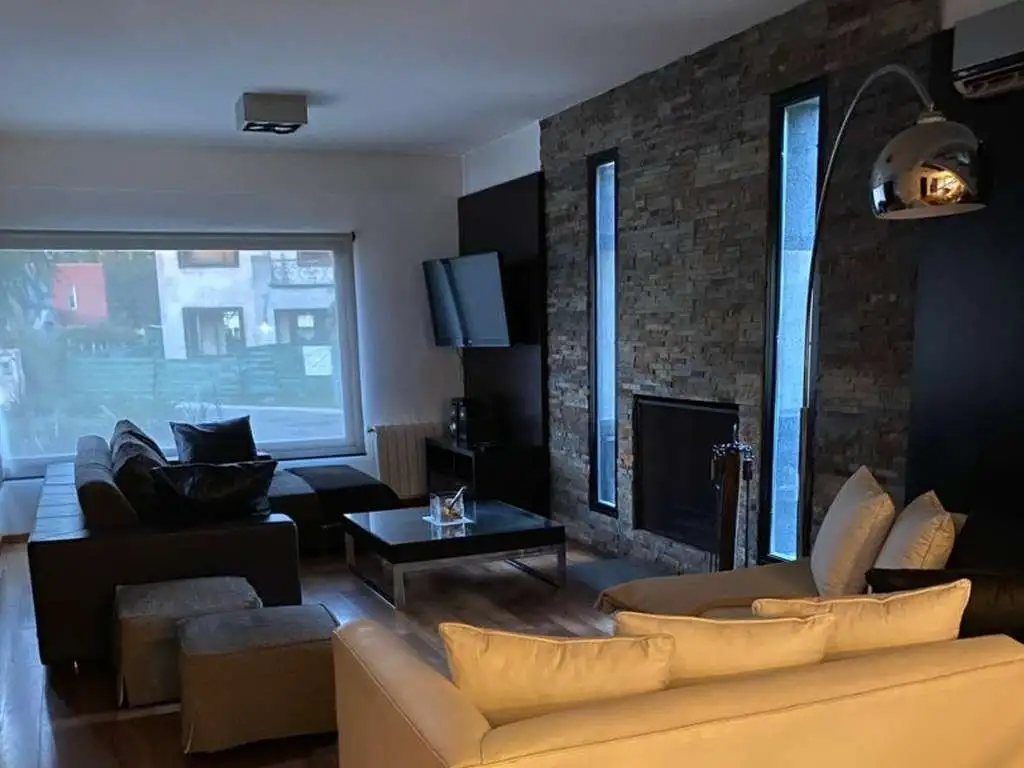 Casa en Alquiler con cochera