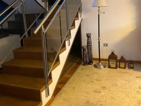 Casa en Alquiler con cochera