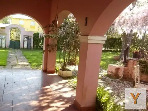 Casa en Venta con 2 cocheras