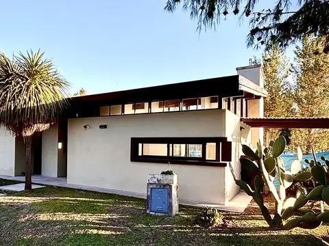 Hermosa Casa en Alquiler. Barrio Cerrado en Pilar, Bajas Expensas, Techo Vivo.