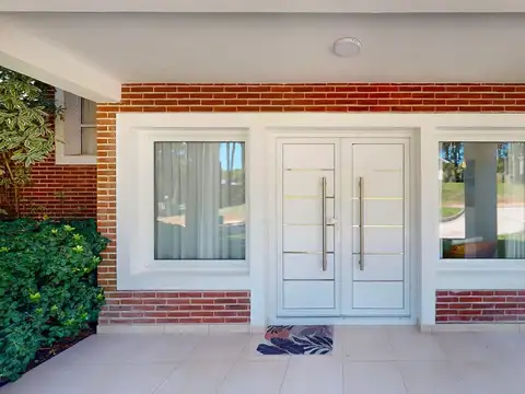 Casa 7 ambientes con 5 baños