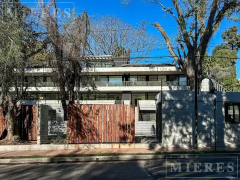 Impecable Duplex de 4 ambientes con terraza y pileta propia en alquiler.