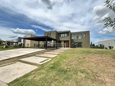 CASA EN VENTA HARAS SANTA MARIA EL TREBOL AL GOLF 2500