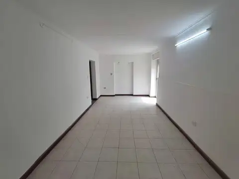 Casa 8 ambientes con 2 baños
