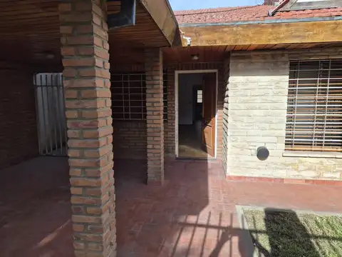 Lindo chalet en San Miguel -  ¡Tres ambientes apto crédito!