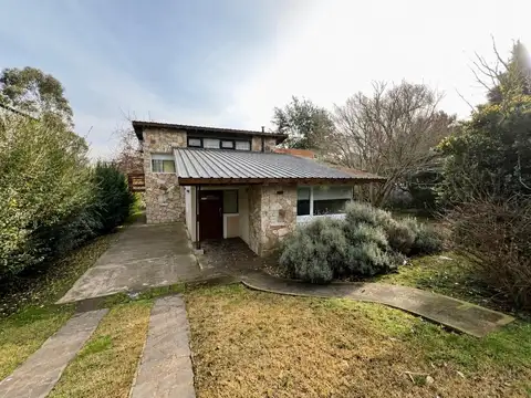 SIERRA DELOS PADRES EXEC CASA MODERNA 10 AÑOS ANTIGUEDAD