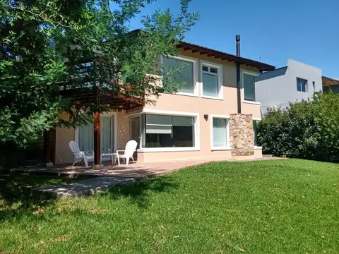 SIERRA DE LOS PADRES EXEC CASA MODERNA 10 AÑOS ANTIGUEDAD