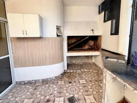Galpón con oficinas y vivienda