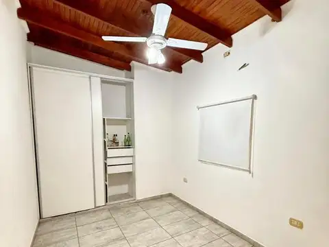 Galpón con oficinas y vivienda