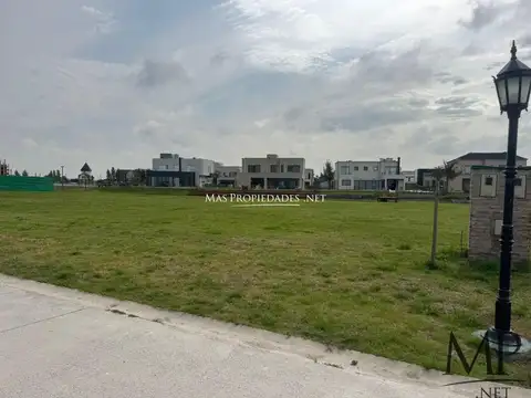 Venta Terreno / Lote a la laguna en El Principado Canning