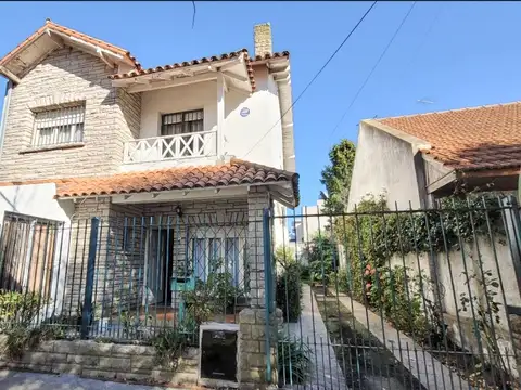 Chalet 5 amb. con garage, quincho, parque - Punta Mogotes