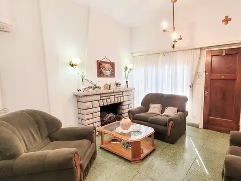 Chalet 5 amb. con garage, quincho, parque - Punta Mogotes