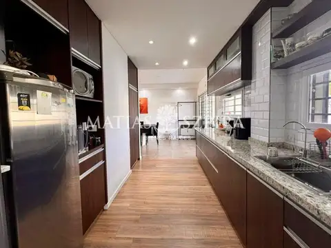 Casa en Venta con 4 cocheras
