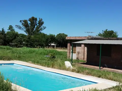 CASA QUINTA CON PARQUE DE 5000M2.