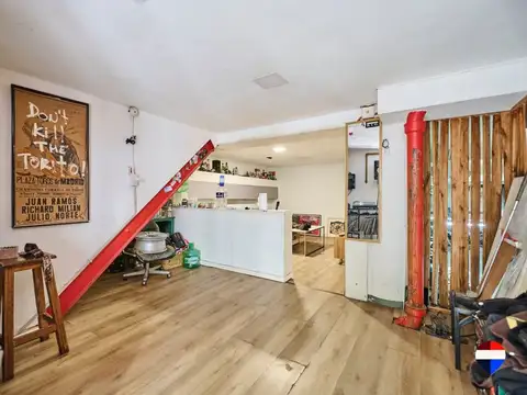 GALPON EN SAN TELMO CON ESPACIO PARA OFICINA 