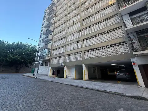 Cochera doble en venta - Recoleta  