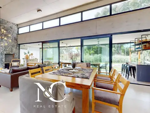 Casa en Venta con 2 cocheras