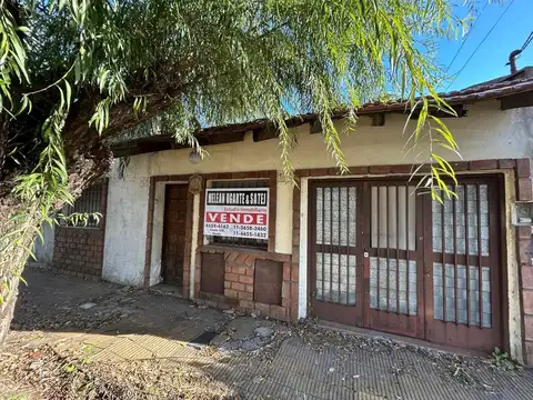 CASA 3 AMBIENTES A REFACCIONAR - LOTE 330 m2