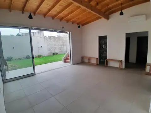 VENTA CASA 3 AMBIENTES PILAR JARDIN Y TERRAZA