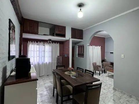 Casa 4 ambientes con 2 baños