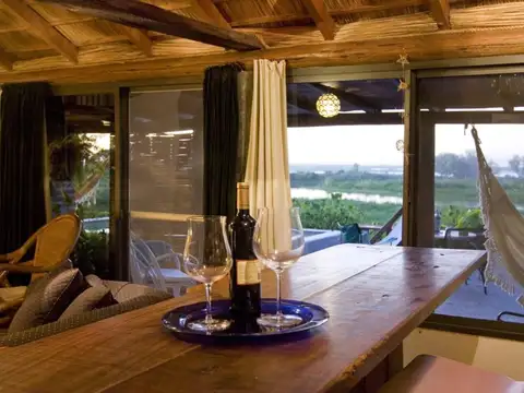 CASA ÚNICA SOBRE EL RÍO CORRIENTE 