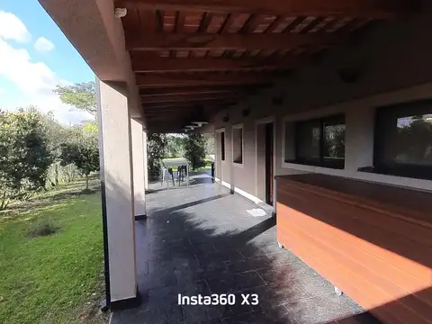 Casa en Venta con 2 cocheras