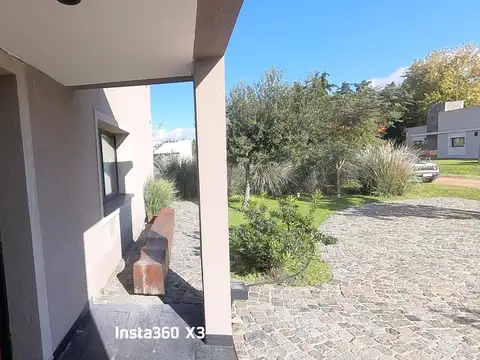 Casa 6 ambientes con 3 baños